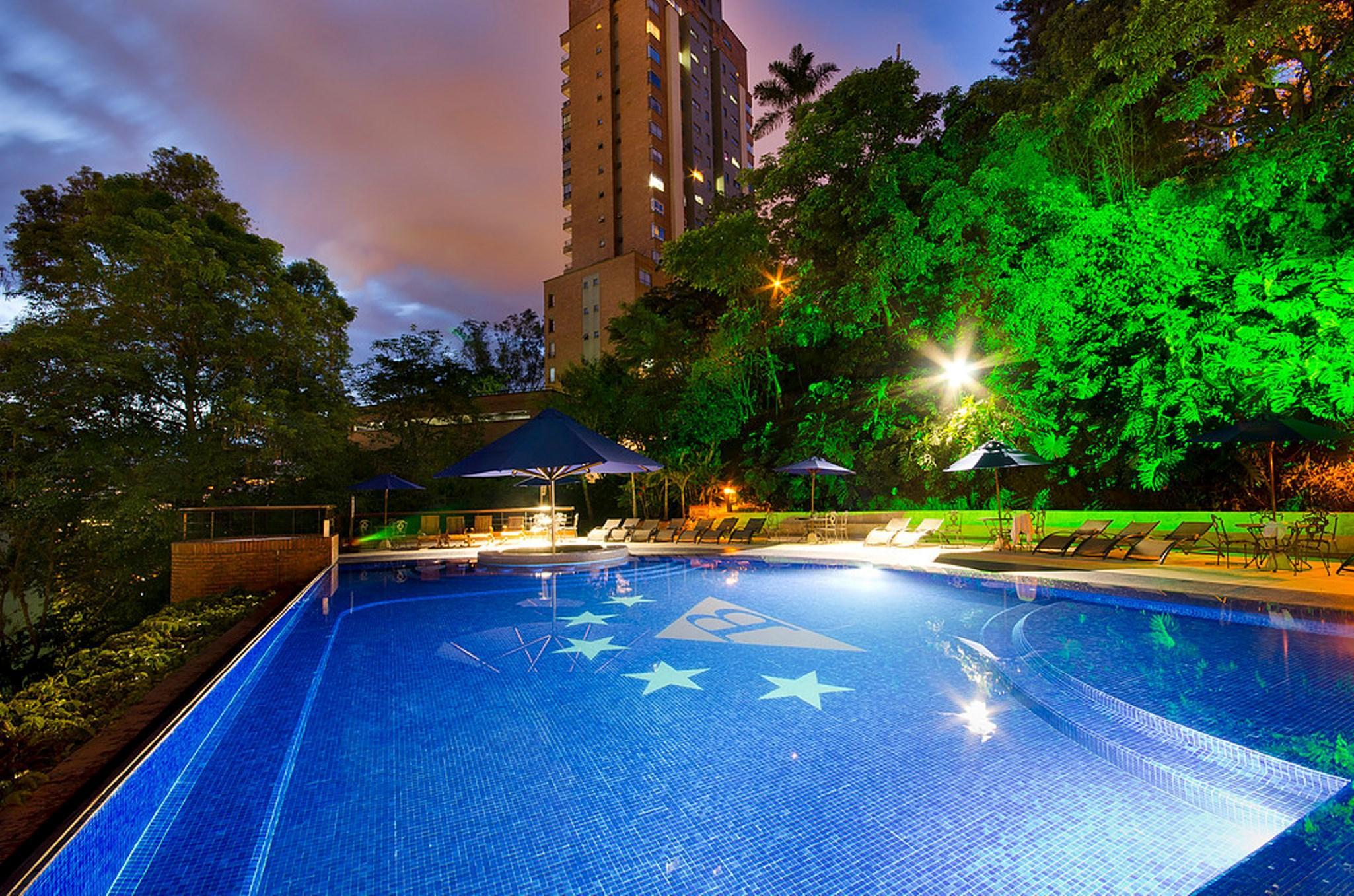 Hotel Dann Carlton Belfort เมเดยิน ภายนอก รูปภาพ Swimming pool