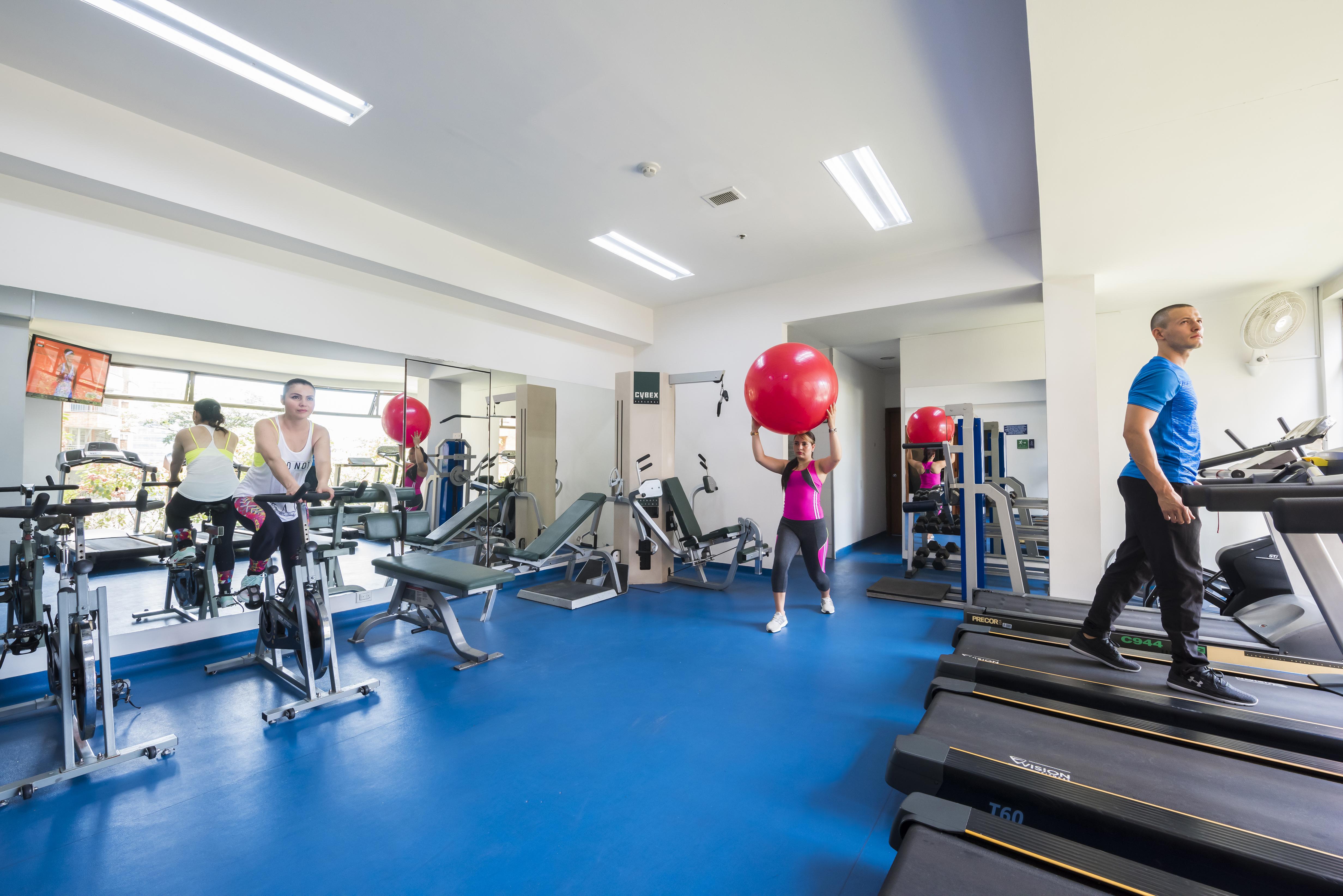 Hotel Dann Carlton Belfort เมเดยิน ภายนอก รูปภาพ The gym at the University of Roehampton