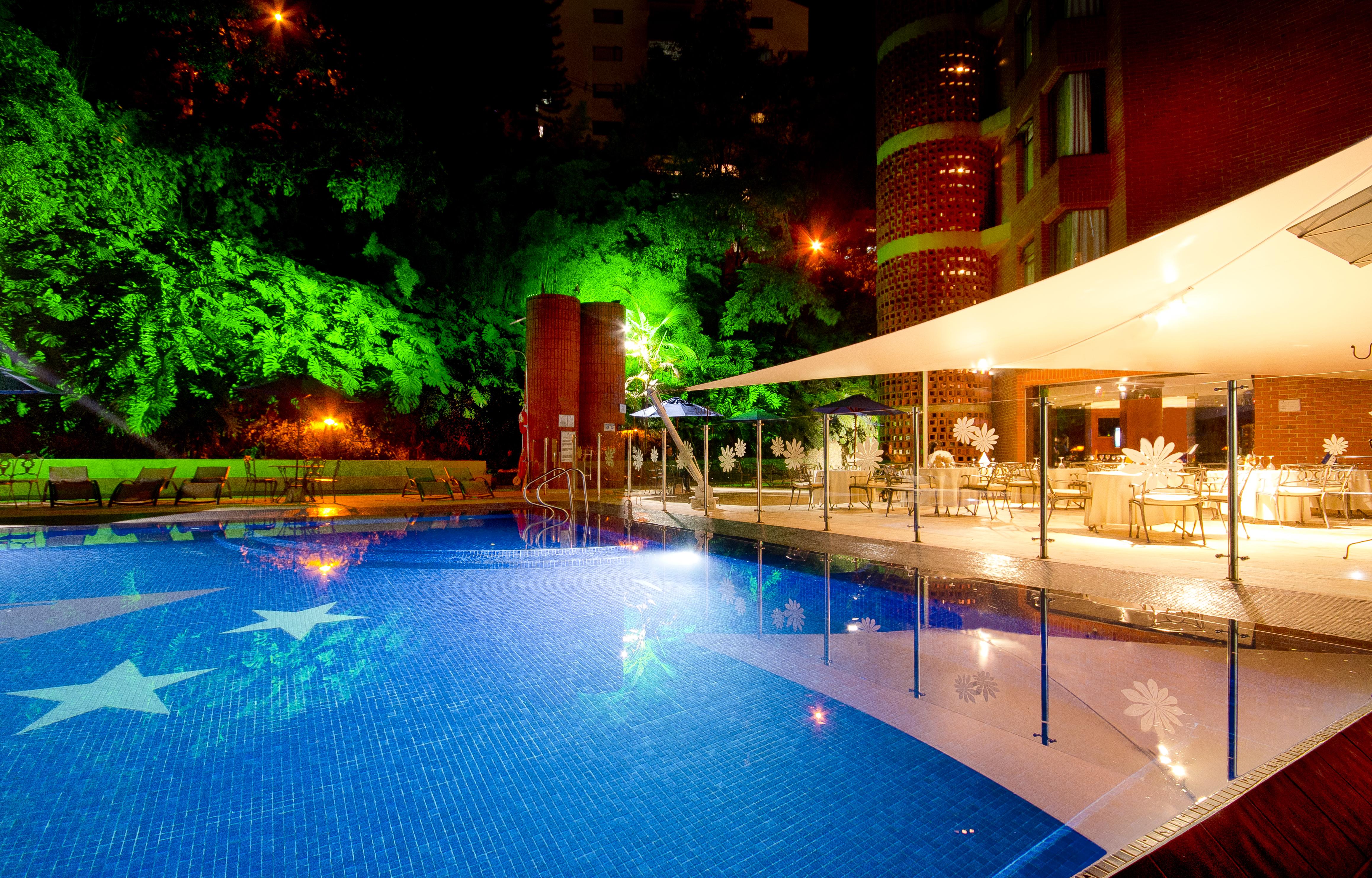 Hotel Dann Carlton Belfort เมเดยิน ภายนอก รูปภาพ Swimming pool