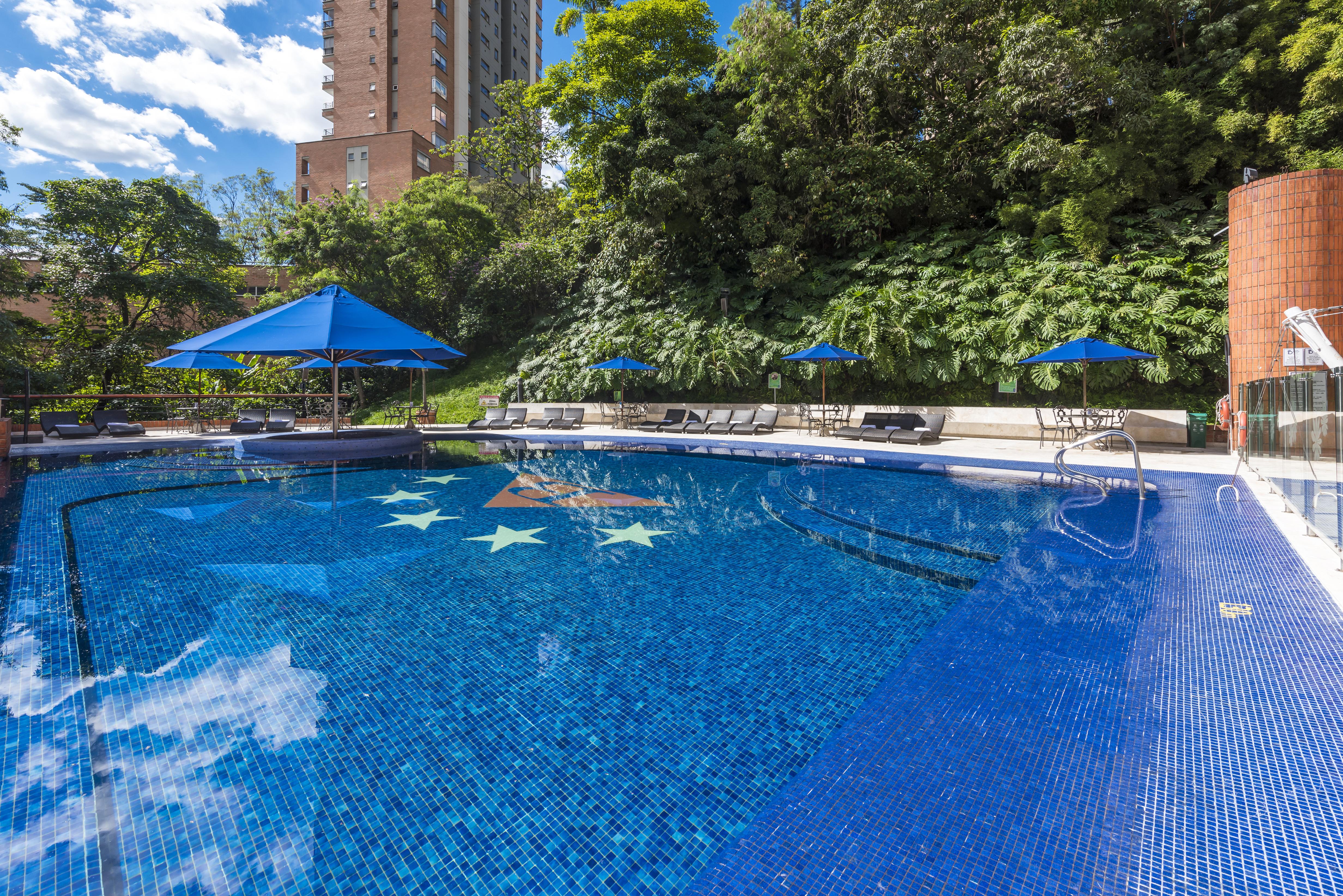 Hotel Dann Carlton Belfort เมเดยิน ภายนอก รูปภาพ Swimming pool