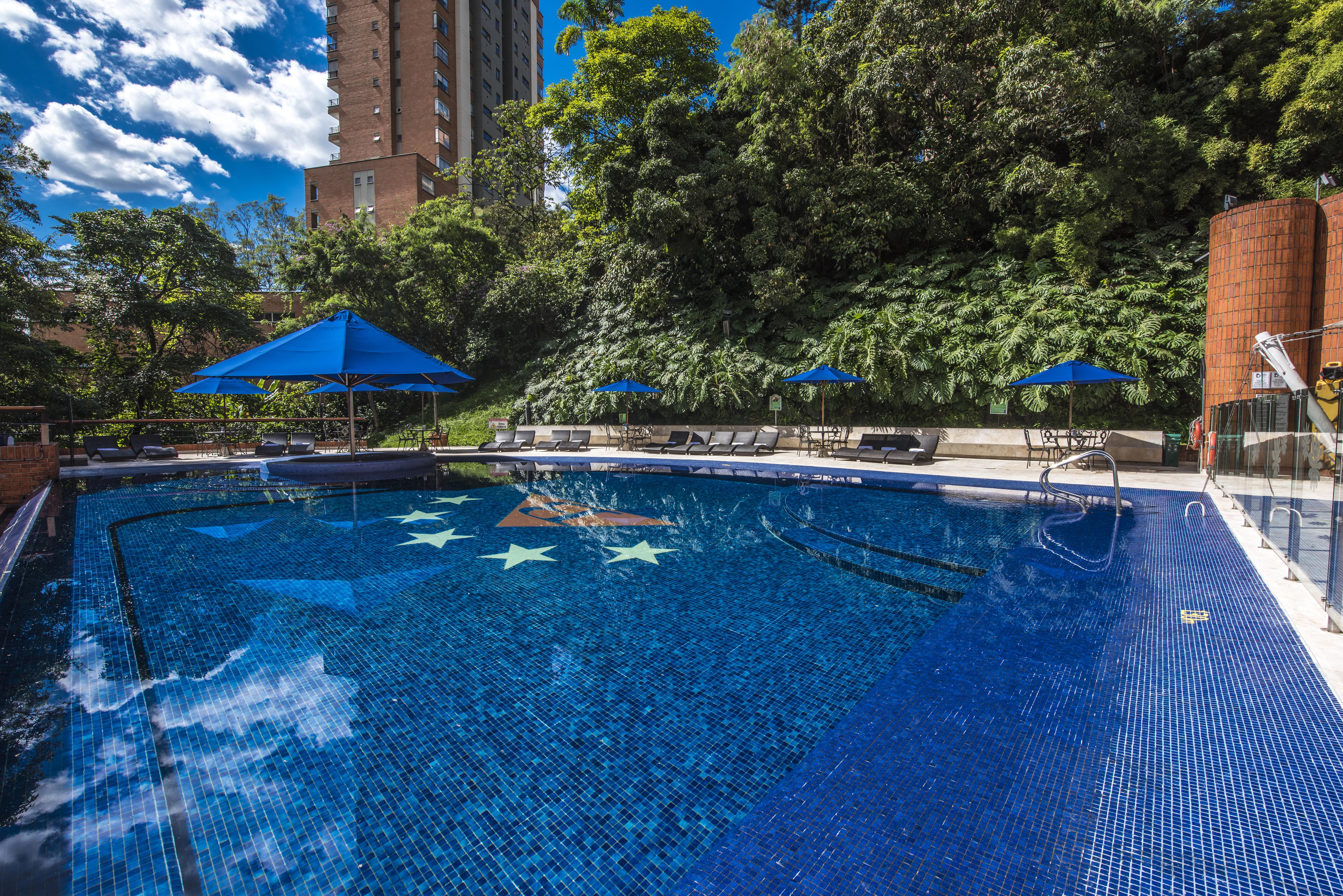 Hotel Dann Carlton Belfort เมเดยิน ภายนอก รูปภาพ Swimming pool