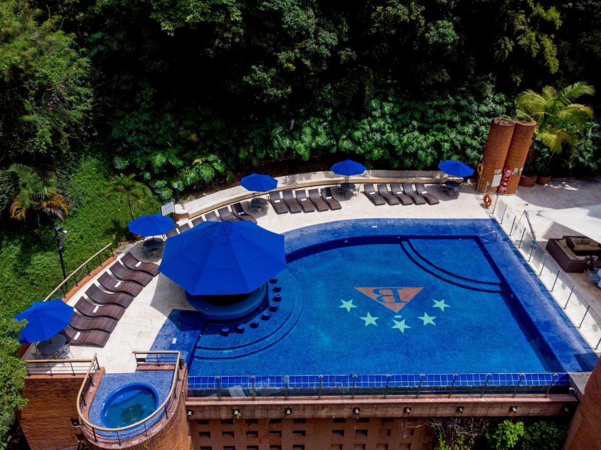 Hotel Dann Carlton Belfort เมเดยิน ภายนอก รูปภาพ The swimming pool at the hotel