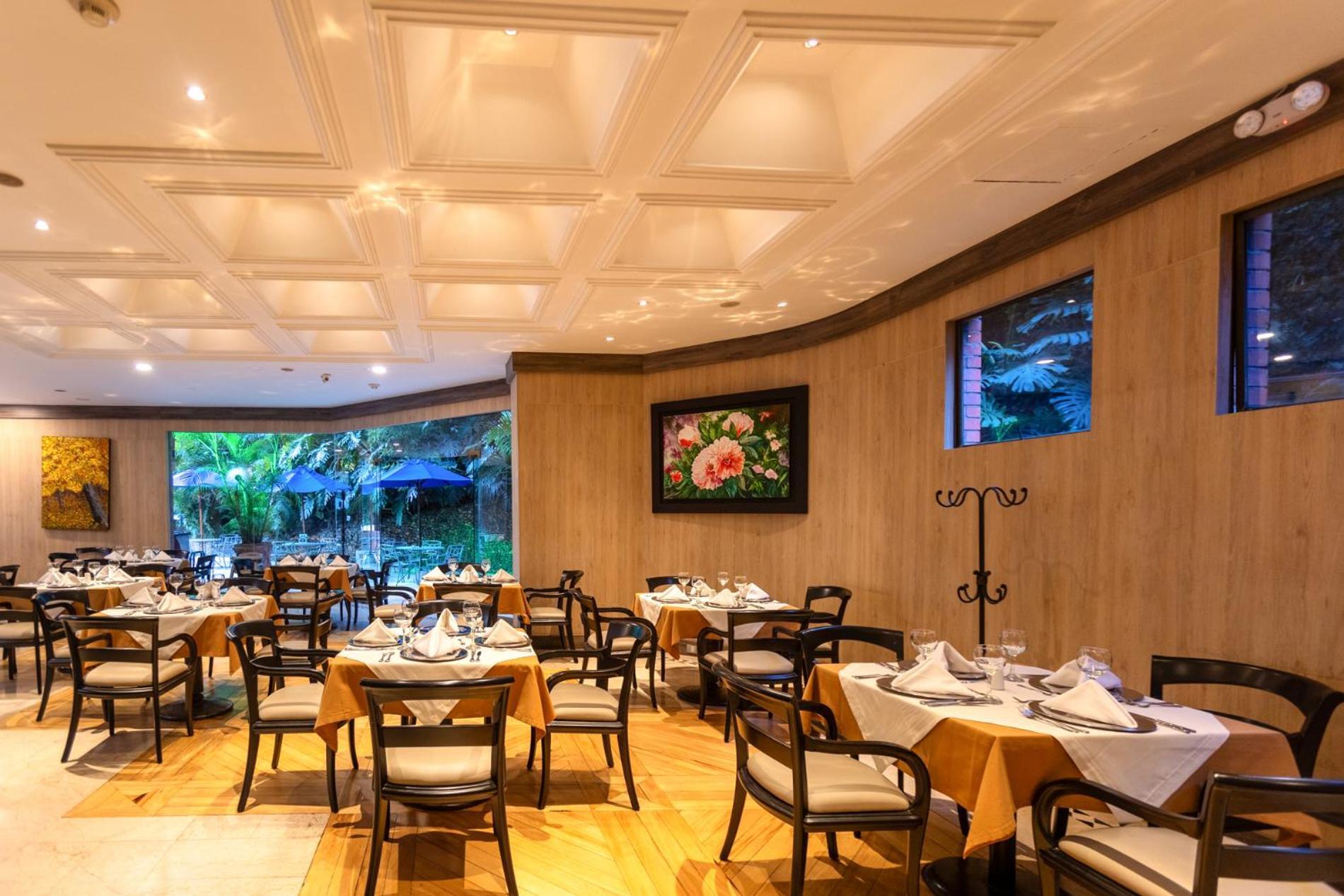 Hotel Dann Carlton Belfort เมเดยิน ภายนอก รูปภาพ Restaurant