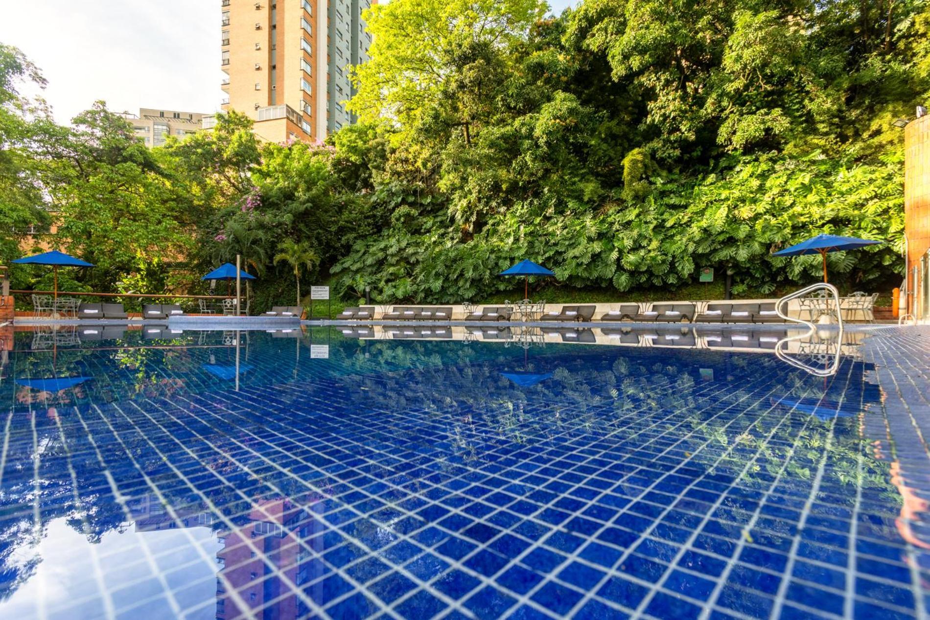 Hotel Dann Carlton Belfort เมเดยิน ภายนอก รูปภาพ Swimming pool